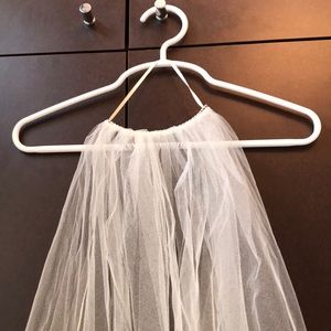 Ivory knee-length veil